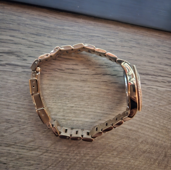 FOSSIL - Rose Gold Watch - Picture 5 of 7